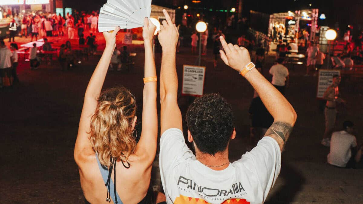 Festival musicale e artistico a Panorama Festival, con musica dal vivo, cultura e divertimento all'aperto.