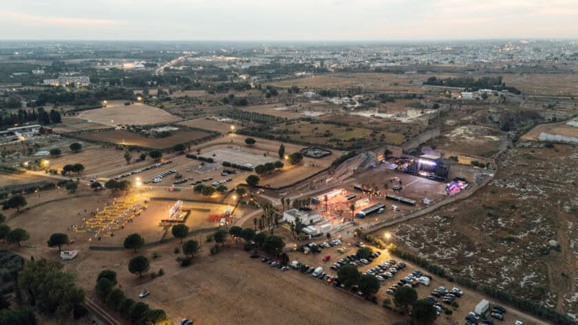 Trasporto servizio transfer per il Panorama Festival all'aperto.